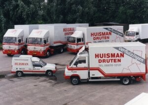 Wagenpark met bakwagens van Huisman Druten, midden jaren negentig